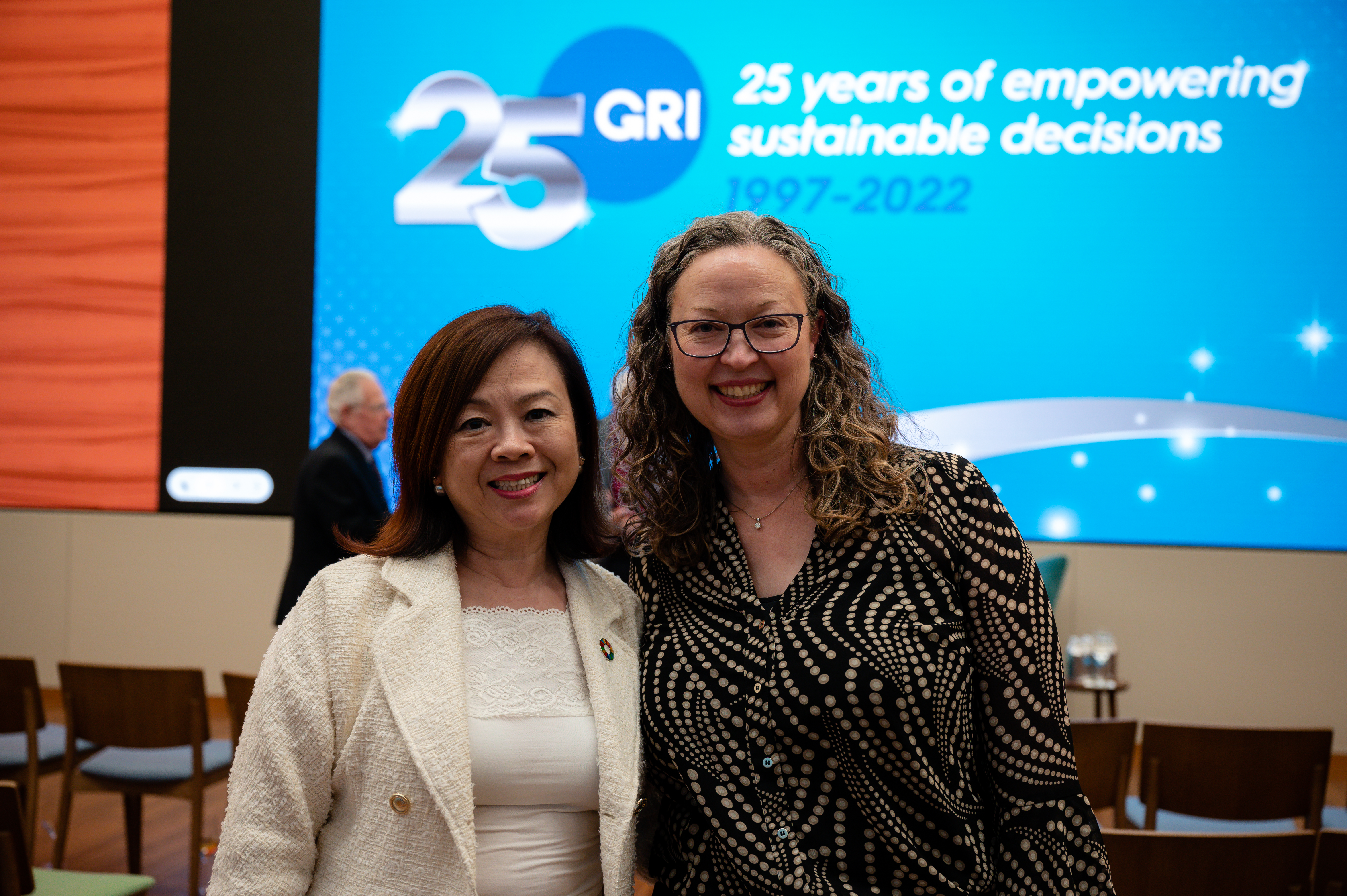 Esther An (GRI Supervisory Board), Judy Kuszewski (GSSB Chair)